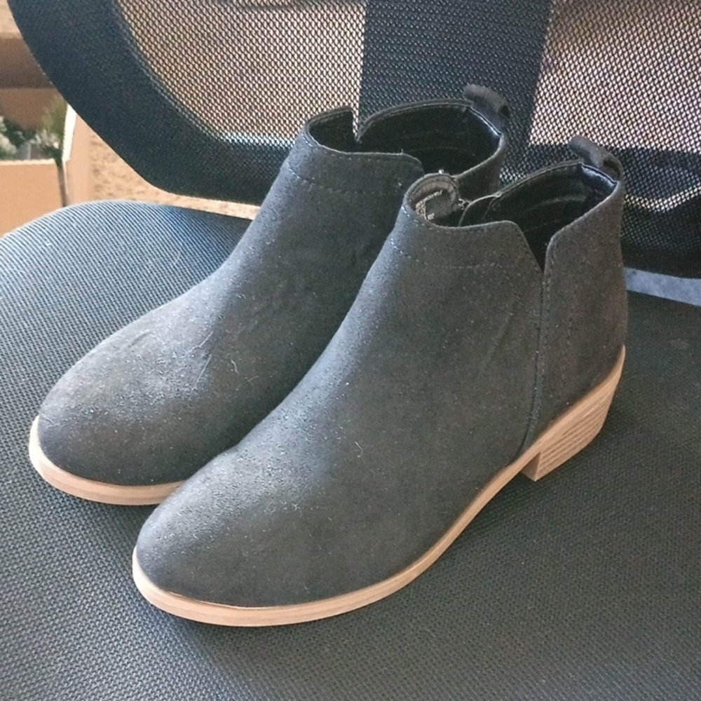 NWOT Time and Tru Black Ankle Booties Size 6.5